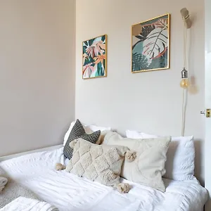 Apartment Prime Location Pontcanna Modern 2 Bedroom With Privat Parking, Cardiff